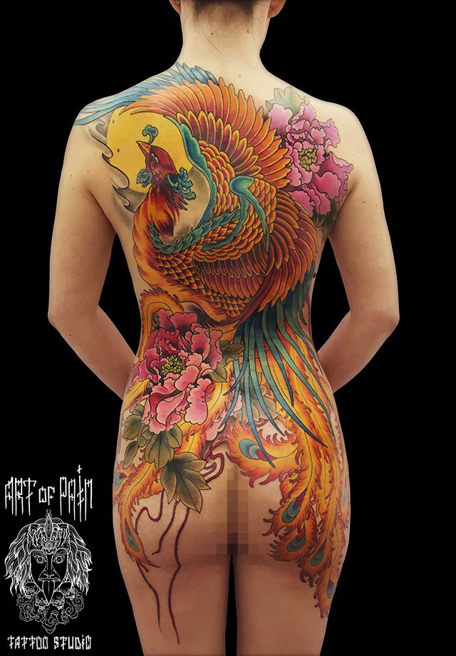 Большая женская тату на всю спину в японском стиле