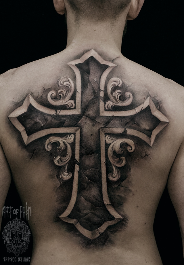 Крест на спине: фото
