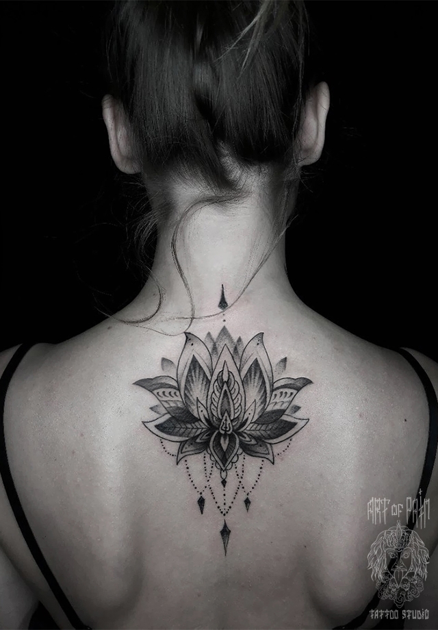 Символ жизни - лотос в татуировке