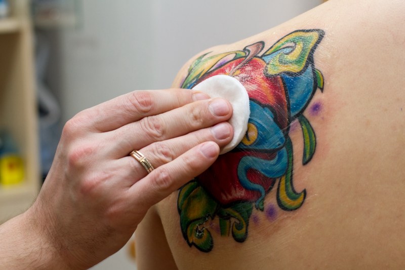 Отваливается пигмент - что делать и как избежать выхода краски из тату