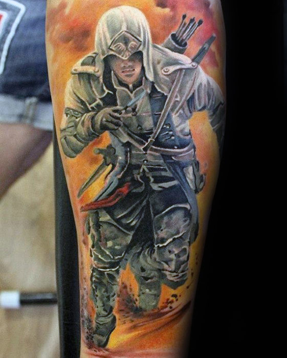 Изображение ассасина на предплечье (тату по Assassin's Creed 3)