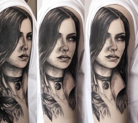 Изображение чародейки Йеннифэр в тату
