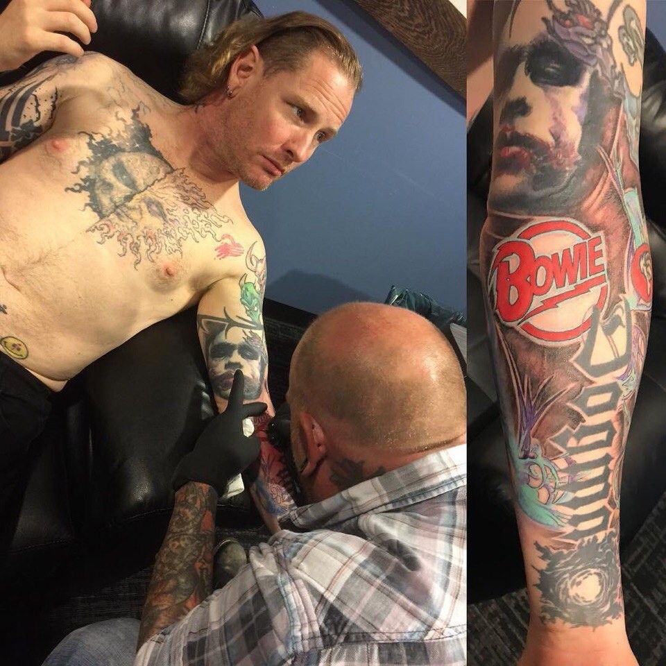 Татуировка Кори Тейлора: портрет Дэвида Боуи
