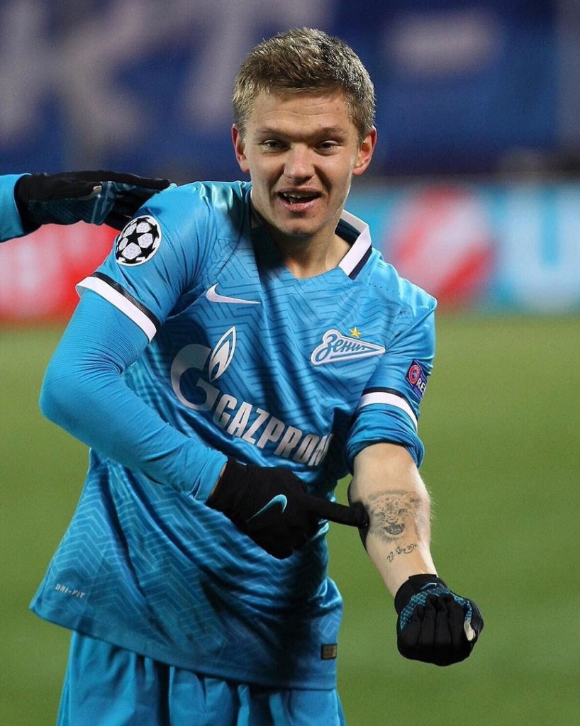 Тату Олега Шатова на руке - львёнок