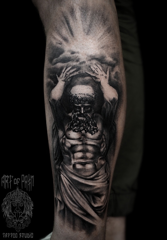 Татуировка в греческом стиле