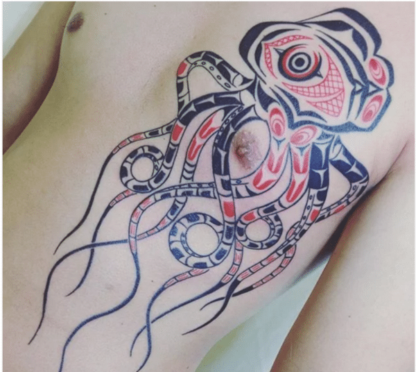 Тату на груди в стиле хайда