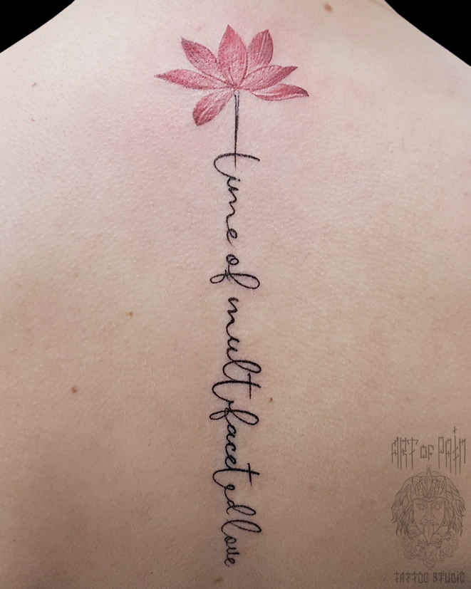 Надпись - популярная у девушек тату