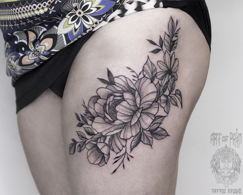 Цветы - популярная у девушек тату