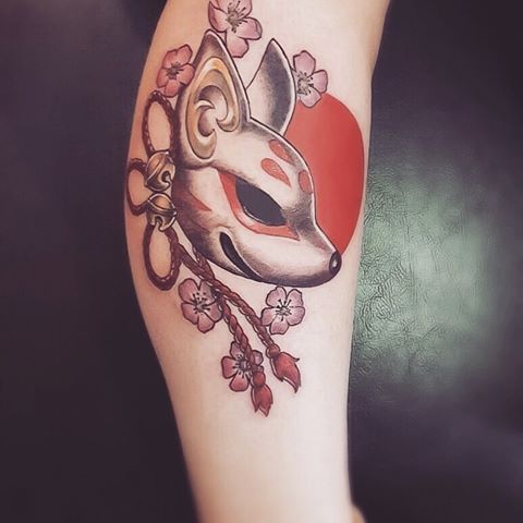 Тату с маской кицунэ