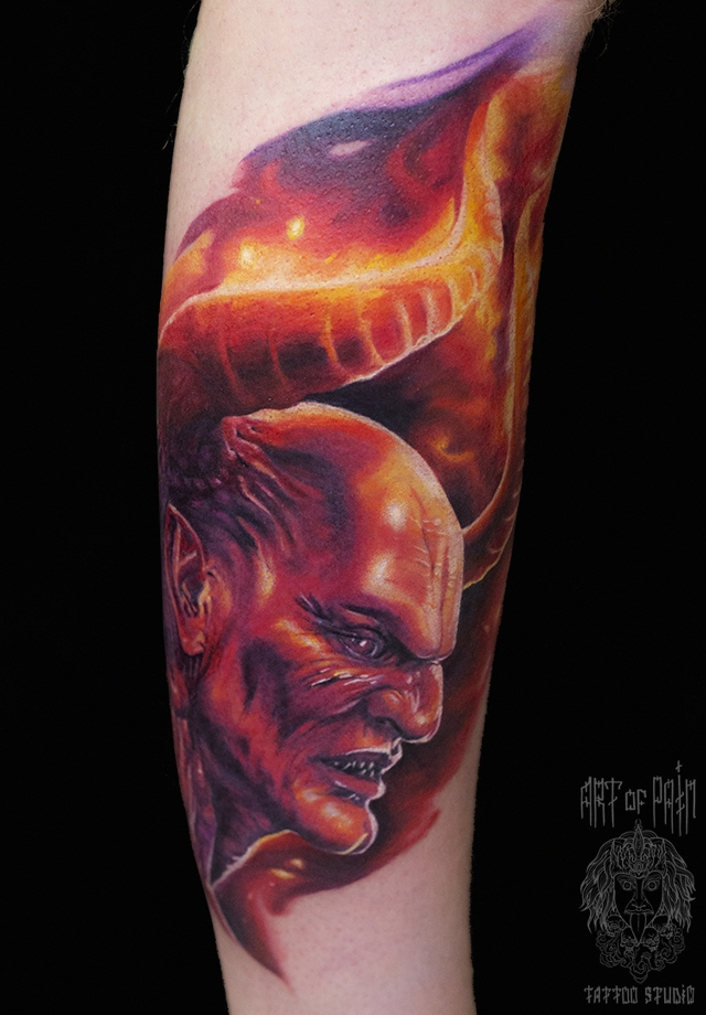 Что означает тату красного цвета?