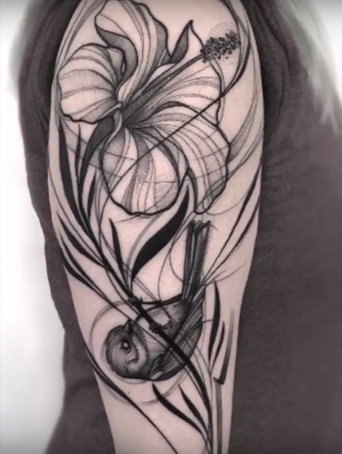 тату sketch у девушки на руке