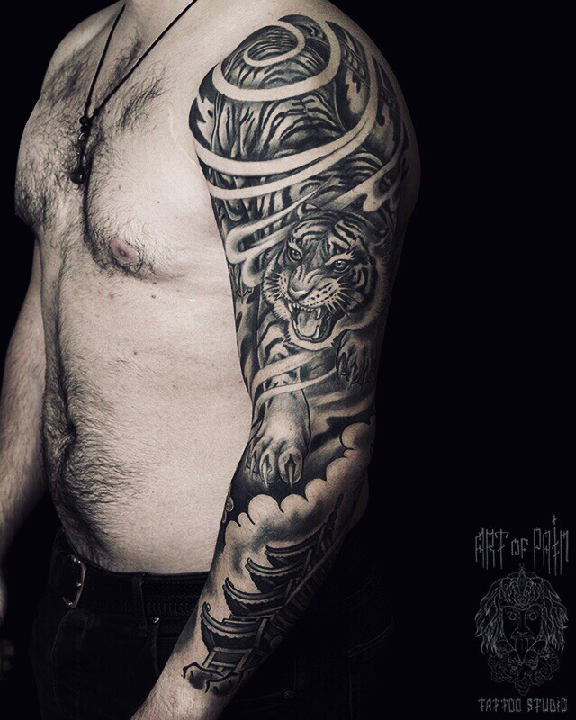 Рукав в японском стиле с маской демона