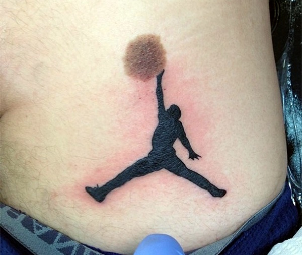 Татуировка рядом с невусом