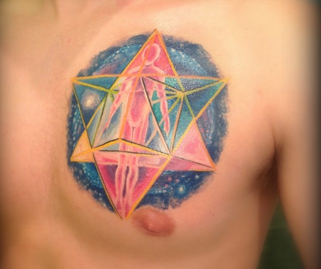Цветная гексаграмма на груди