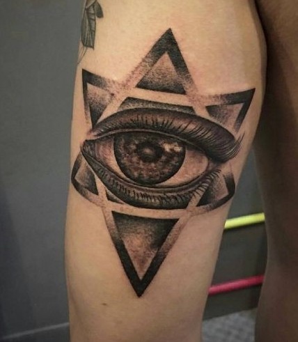 Фото тату с глазом и звездой Давида