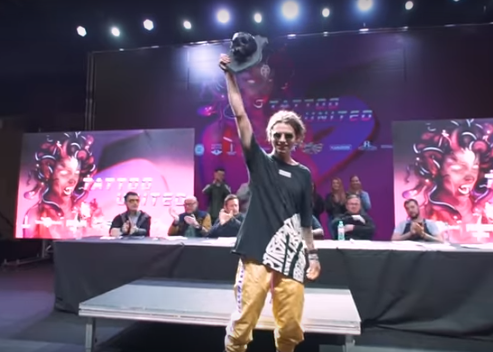 Самый долгий тату-сеанс