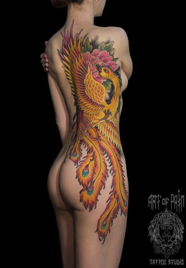 Тату в традиционном японском стиле у девушки