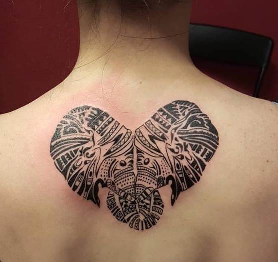 татуировка трайбл на спине