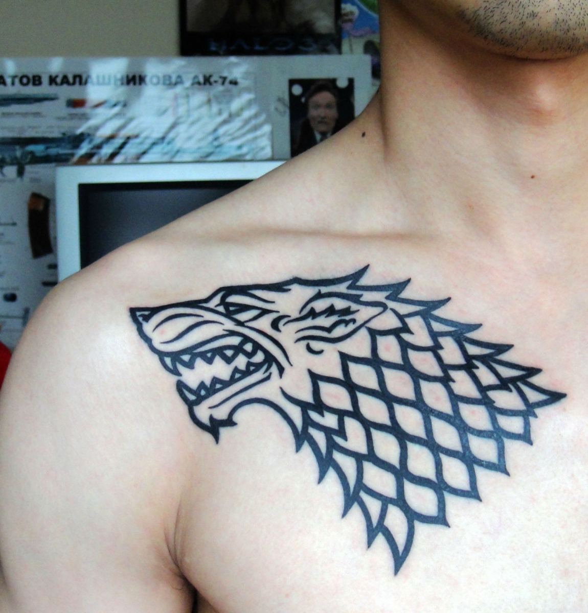 Татуировка лютоволка на груди - графика