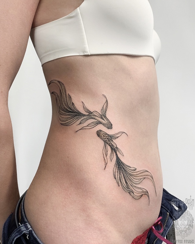 Татуировка на боку