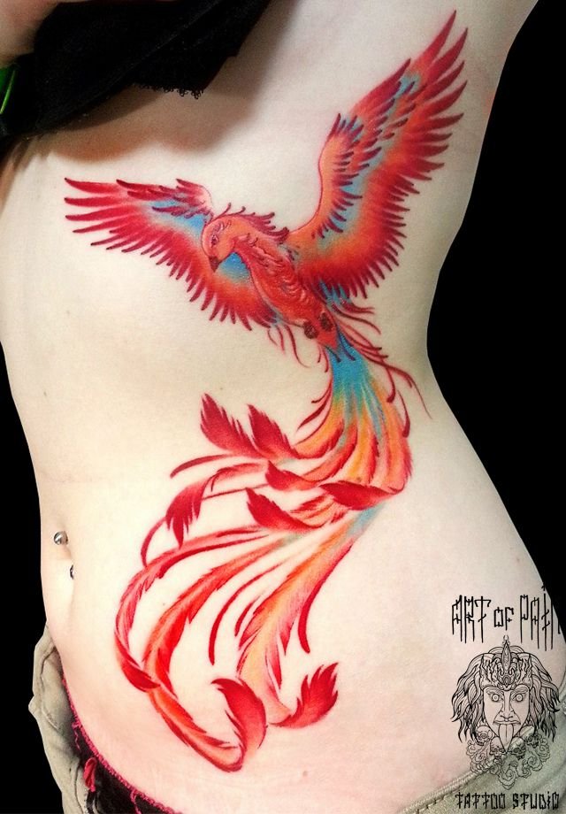 Тату на боку