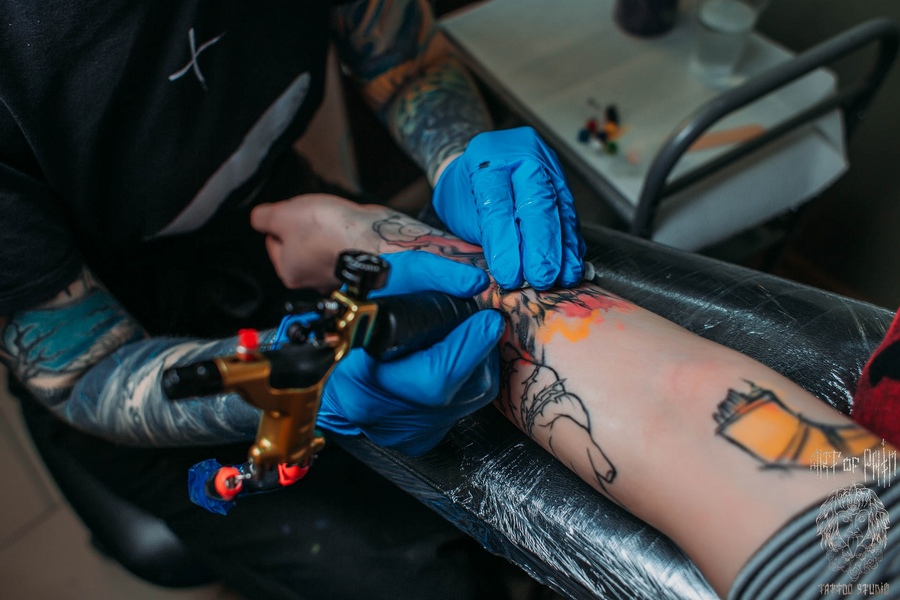 Работа мастера тату