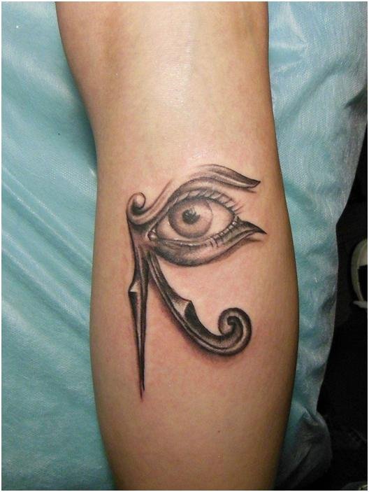 Уаджет – глаз Гора в татуировке