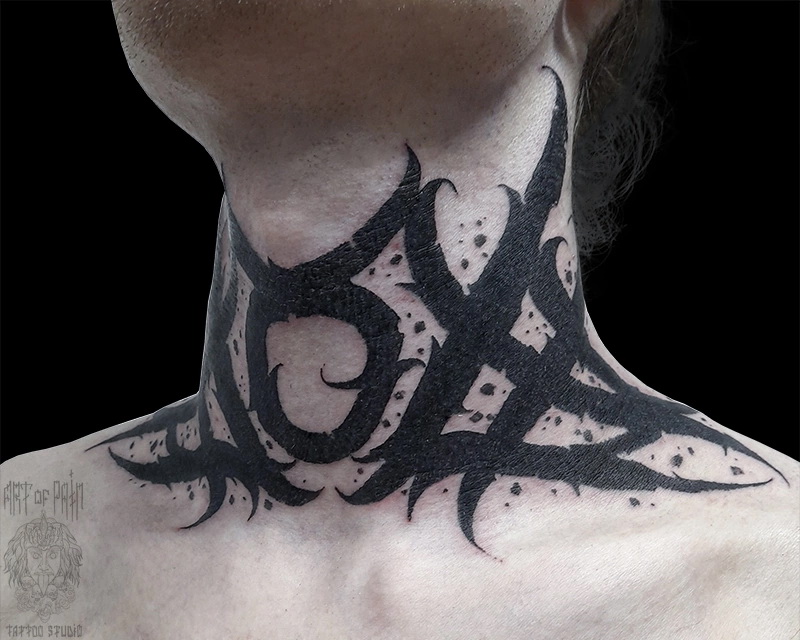 леттеринг тату шея