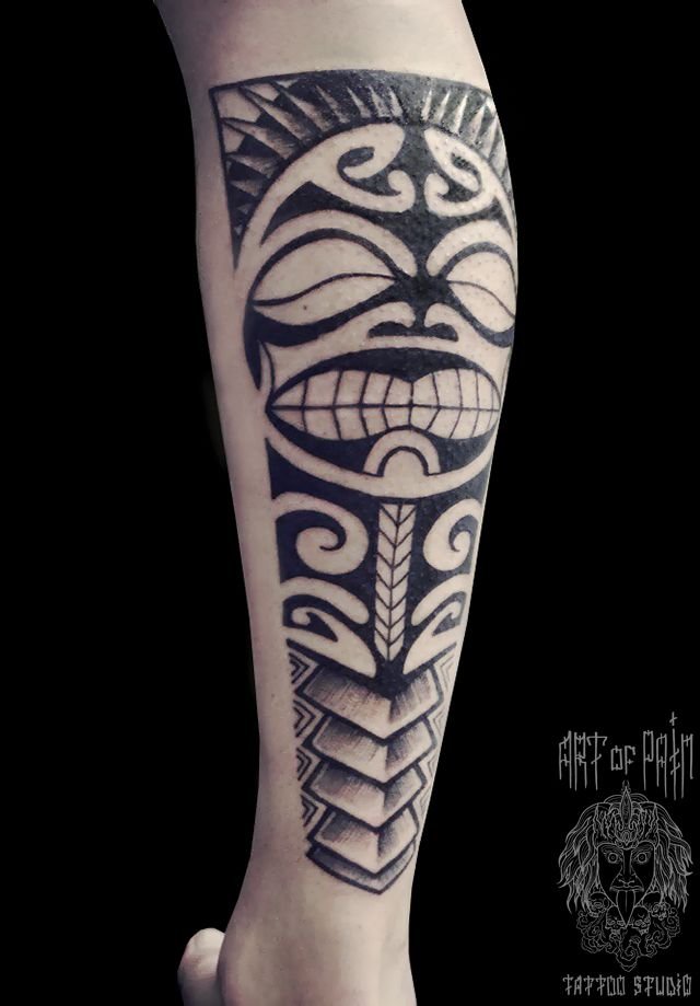 Тату с маской тики на ноге | Полинезия