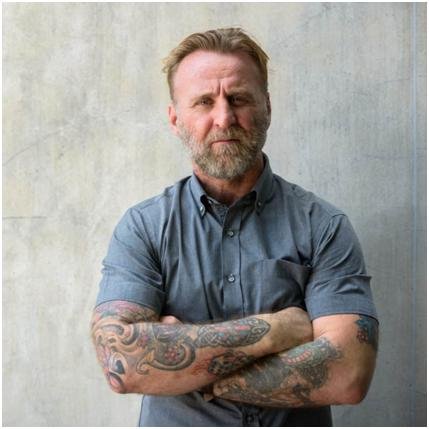 Что происходит с татуировками в старости