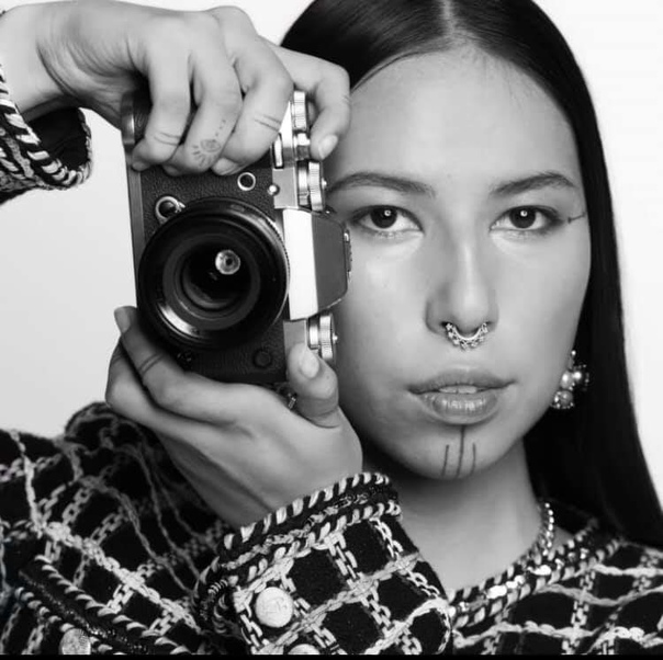 Татуировки Куанны Часингхорс на лице