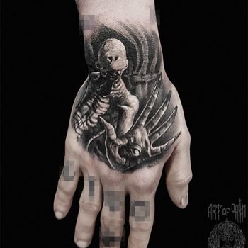 тату на кисти