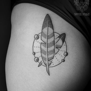 тату на ягодицах у девушки