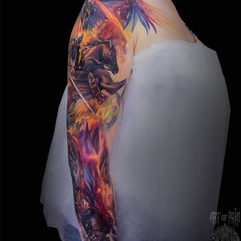 Тату рукав в стиле фэнтези у девушки