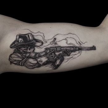 тату на внутренней стороне бицепса