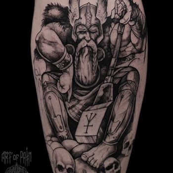 тату викинг на ноге