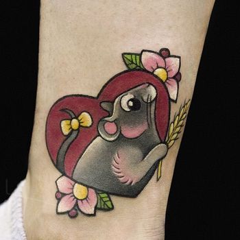 женская тату на икре ноги