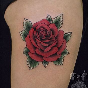 татуировка на бедре в стиле олд-скул