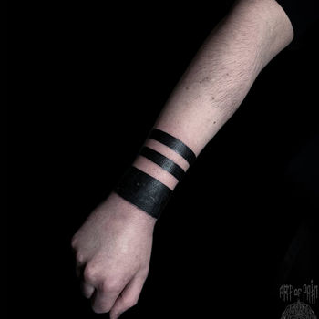 мужская тату на запястье