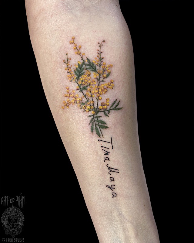 татуировка с надписью на предплечье