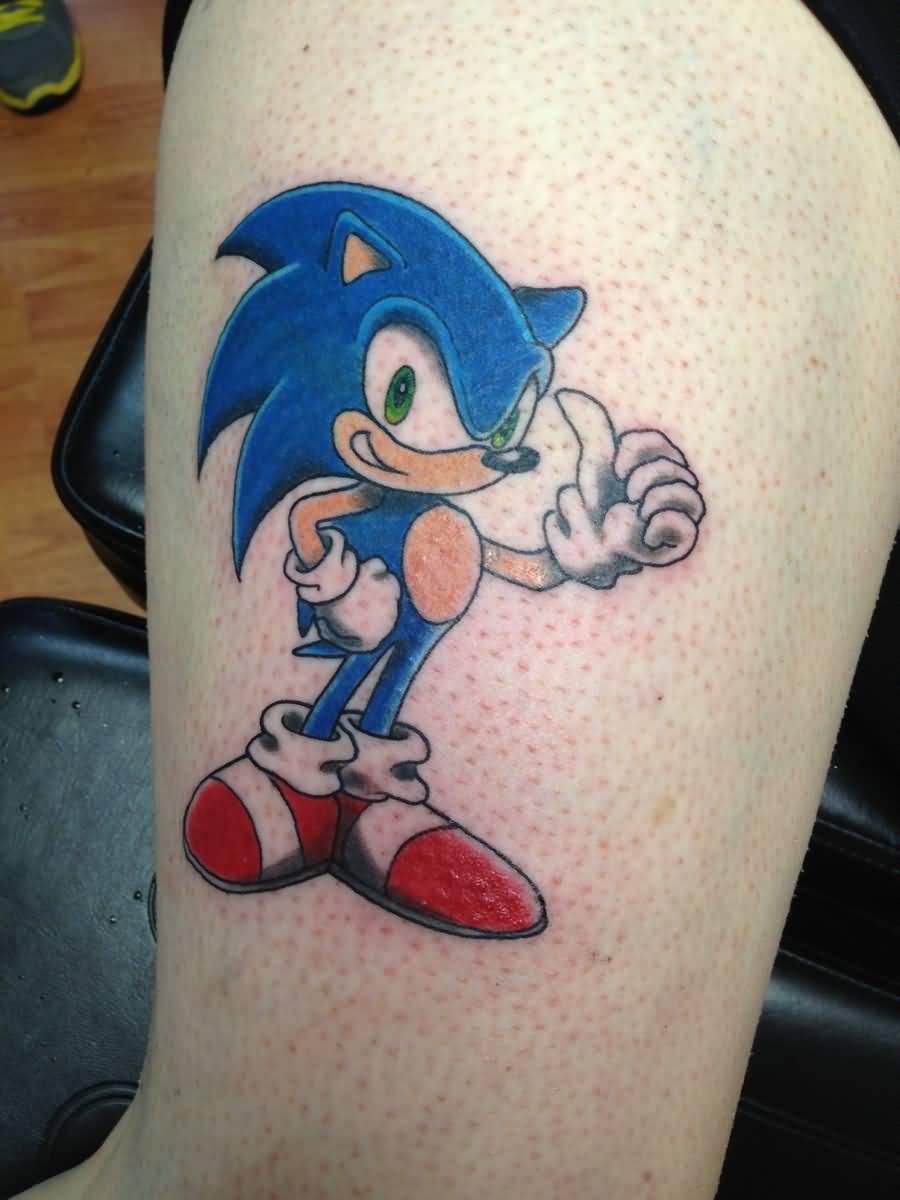 Ёж Соник: фото татуировки на ноге.