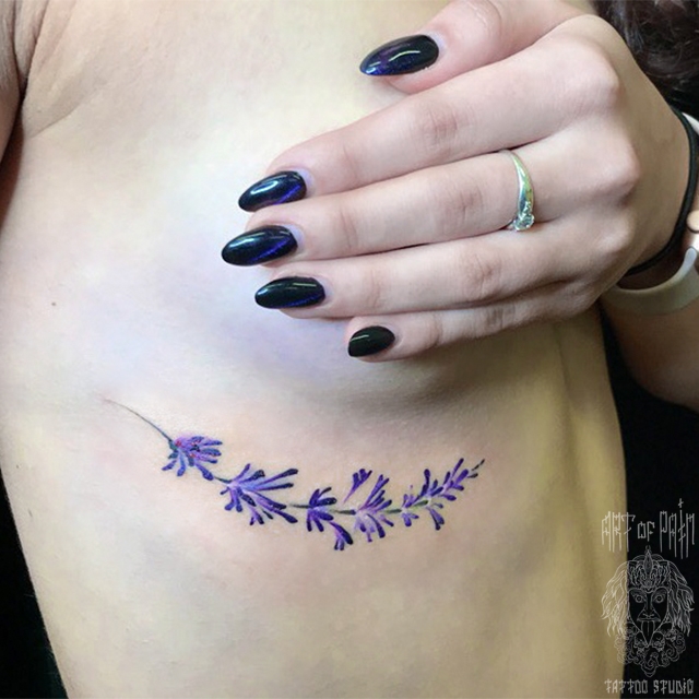 Цветы - популярная женская татуировка