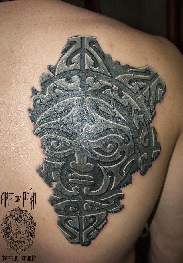 Кельтский орнамент: татуировка на спине