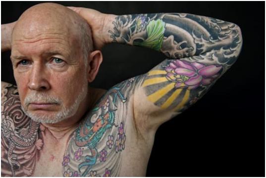 Татуировки набирают популярность среди молодых женщин и пожилых людей