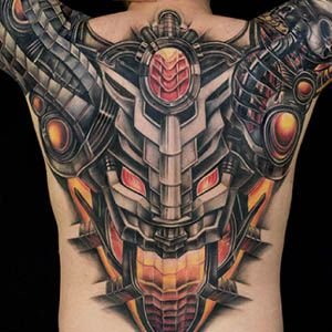 Татуировки надписей на спине
