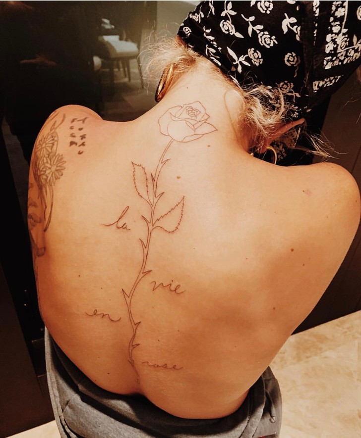 Татуировки Леди Гага на спине