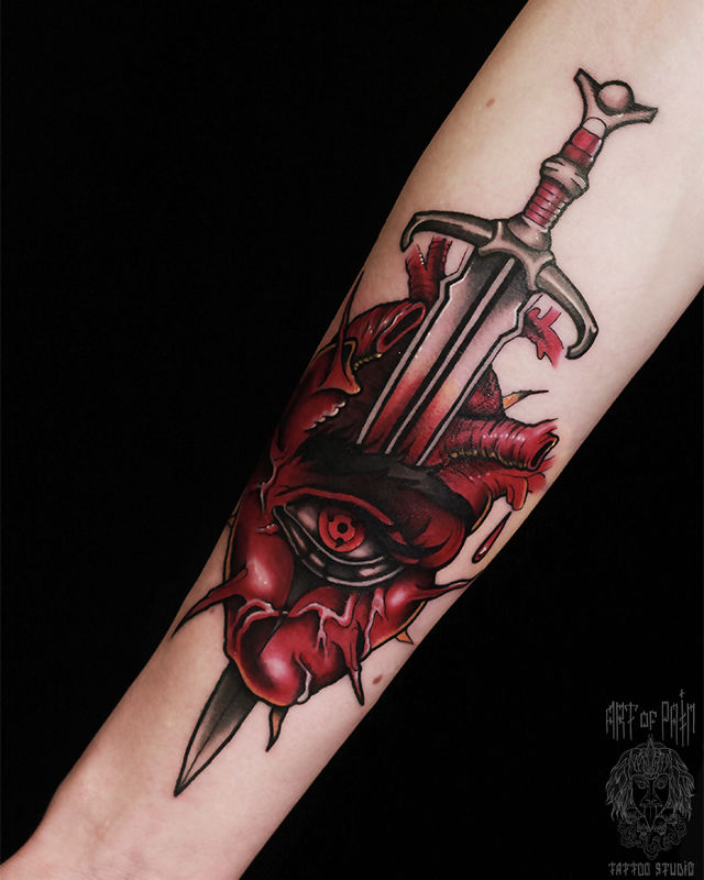 Символика татуировки кинжал