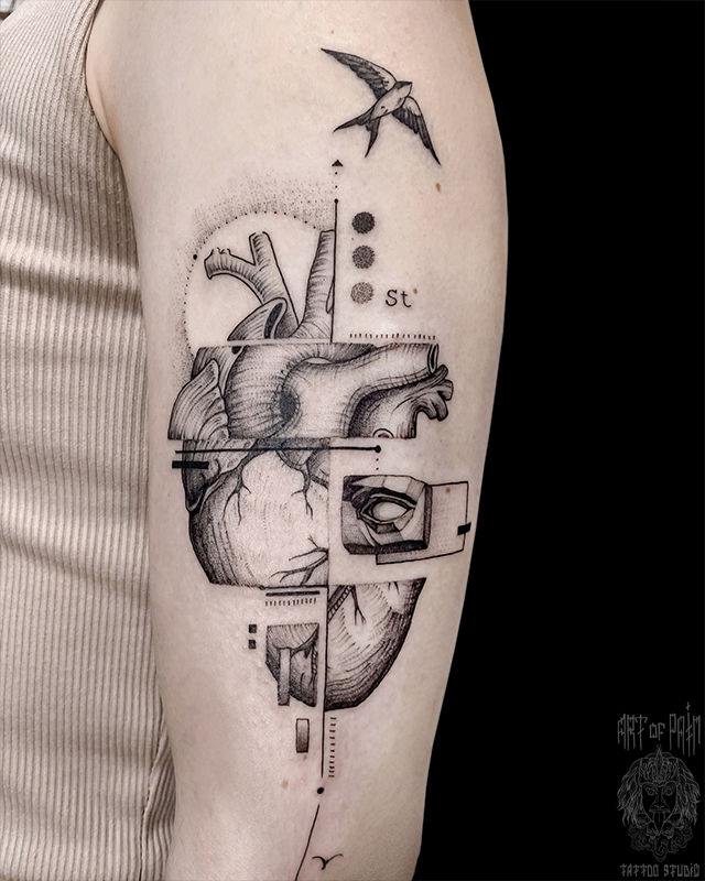 Татуировка женская графика на плече сердце – Мастер тату: Мария Котова