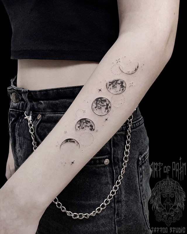 Татуировка женская графика на предплечье луна – Мастер тату: Мария Котова