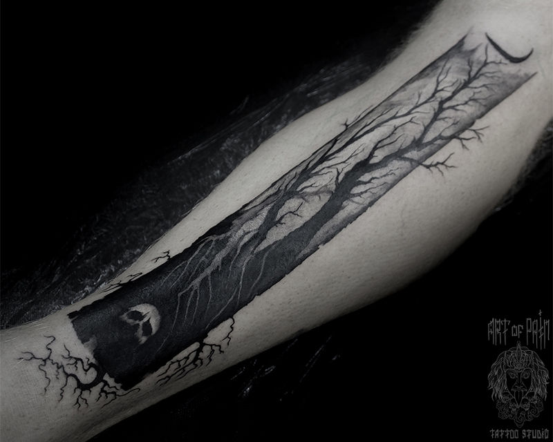 Татуировка мужская хоррор на предплечье деревья и череп – Мастер тату: 